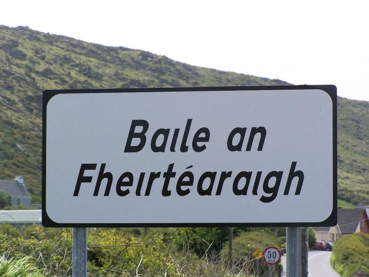 Baile an Fheirtearaigh Sign